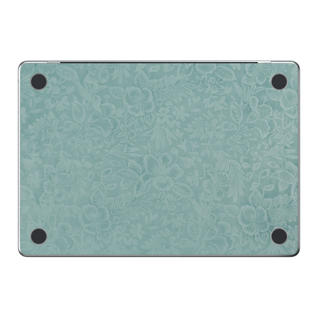 天青竹涛 Hibiscus MacBook skin. D bottom material and colour illustration. MacBook Air 15.3 M3-M5 render used as a shared material and installation illustration; actual cutouts and included pieces follow the selected model and Coverage. Device not included.