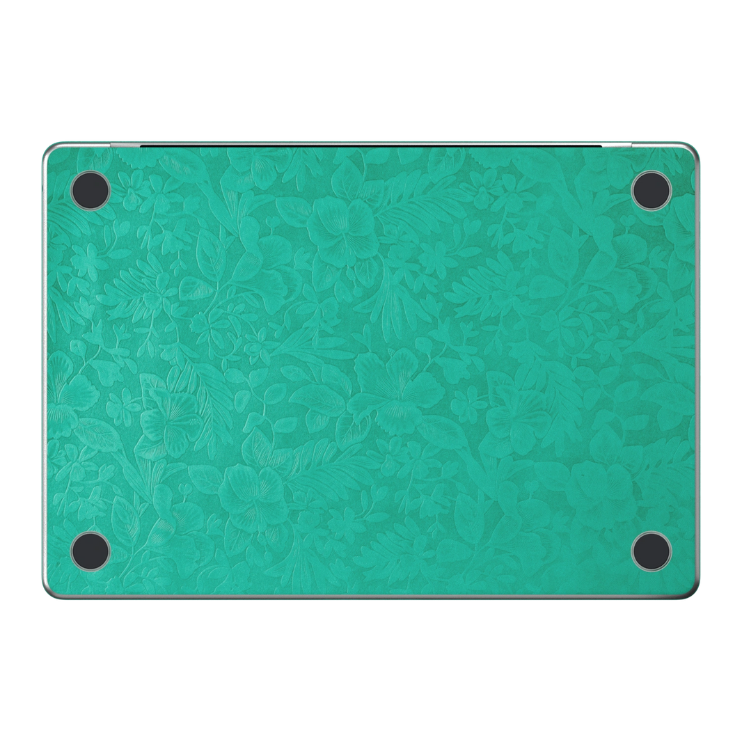 西湖苍兰 Hibiscus MacBook skin. D bottom material and colour illustration. MacBook Air 15.3 M3-M5 render used as a shared material and installation illustration; actual cutouts and included pieces follow the selected model and Coverage. Device not included.